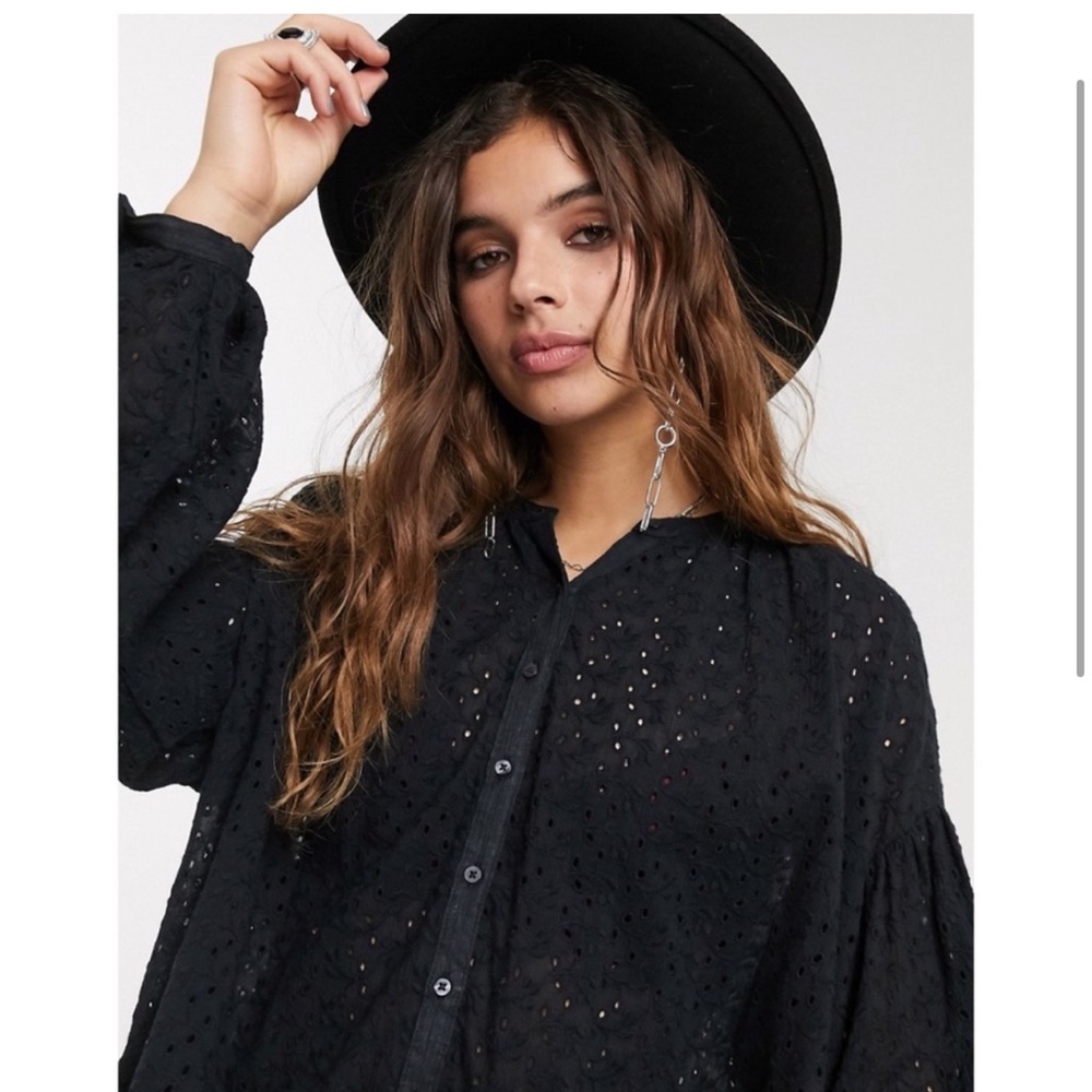 ✨ Free People Maddison Eyelet Embroidered Blouse in Black✨